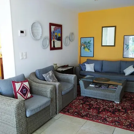 Les Hirondelles Avec Piscine Chauffee Apartmán