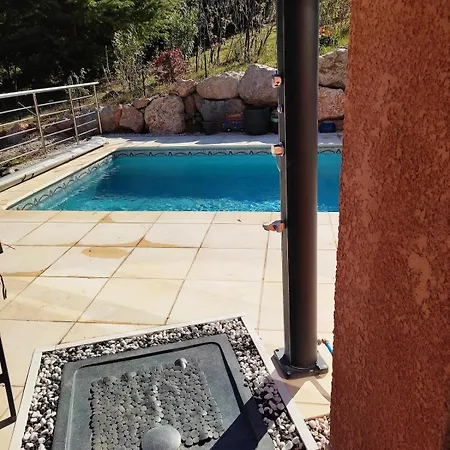 Les Hirondelles Avec Piscine Chauffee