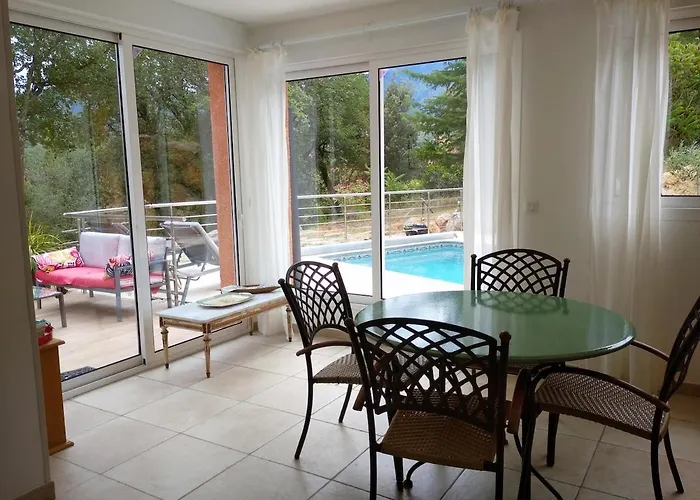 Les Hirondelles Avec Piscine Chauffee Lägenhet *