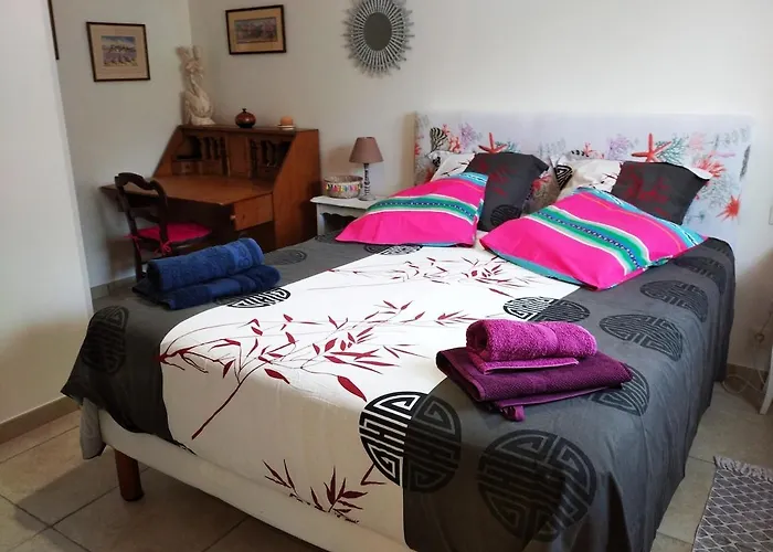 Les Hirondelles Avec Piscine Chauffee *