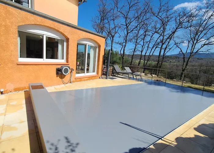 Les Hirondelles Avec Piscine Chauffee *